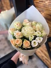 Букет цветов из:  Розы и Лизиантусы в Кротовка
