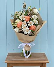 Букет цветов из:  Альстромерии, Лизиантусы, Розы и Хризантемы в Кротовка