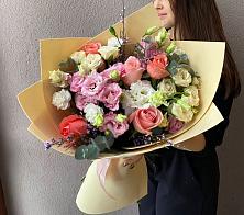 Букет цветов из:  Розы, Лизиантусы и Гвоздики в Кротовка
