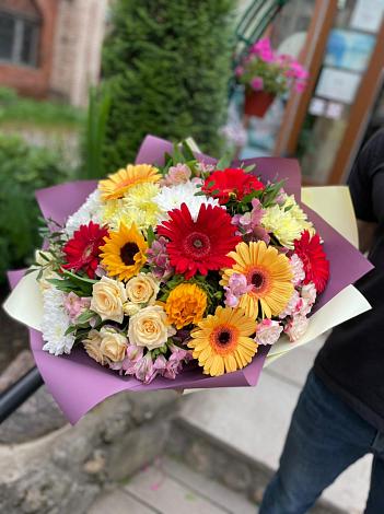 Букет цветов из: Герберы, Ромашки, Хризантемы, Розы и Подсолнухи в Кротовка
