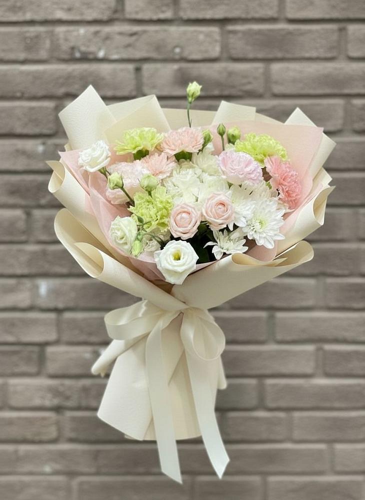 Букет цветов из: Гвоздики, Розы, Лизиантусы и Хризантемы в Кротовка