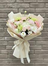 Букет цветов из:  Гвоздики, Розы, Лизиантусы и Хризантемы #REPLACE_PRED# Кротовка