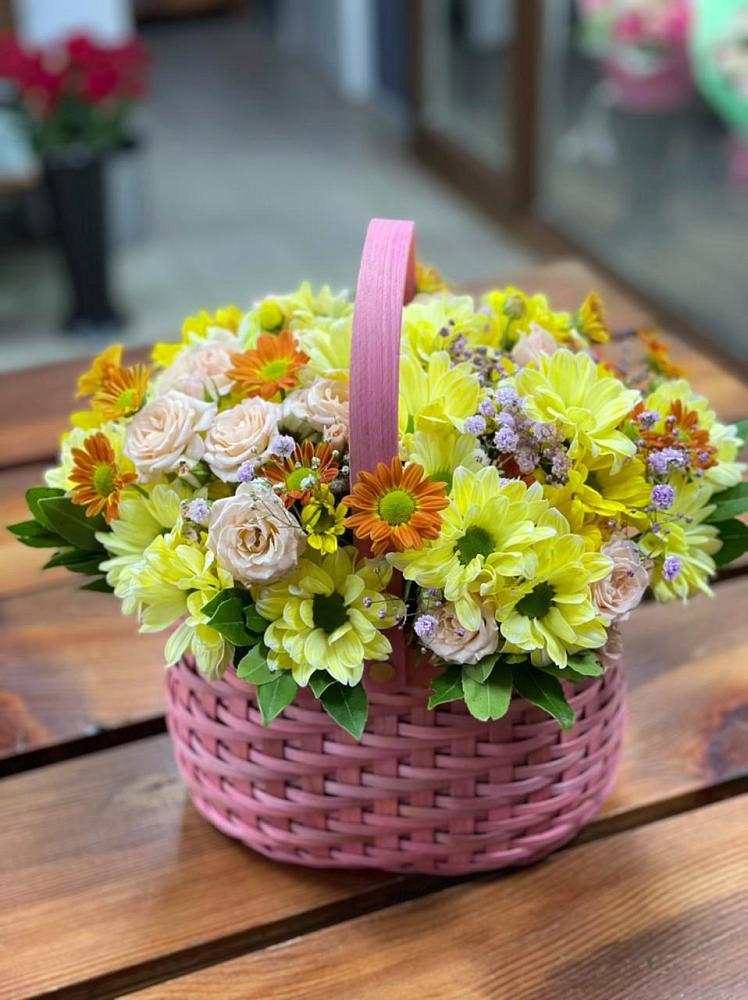 Цветочная композиция из Хризантемы и Розы в корзине в Кротовка