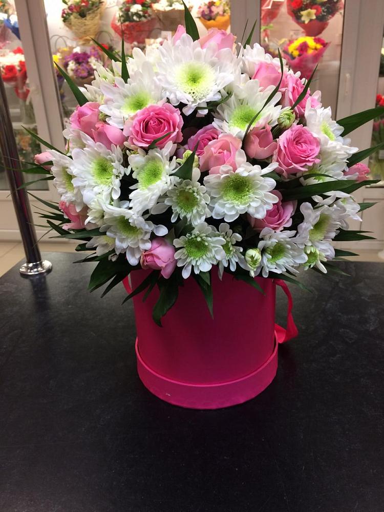 Цветочная композиция из Розы и Хризантемы в шляпной коробке в Кротовка