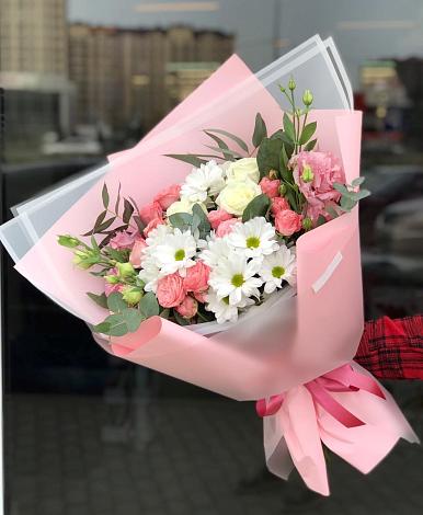 Букет цветов из: Розы, Лизиантусы и Хризантемы в Кротовка