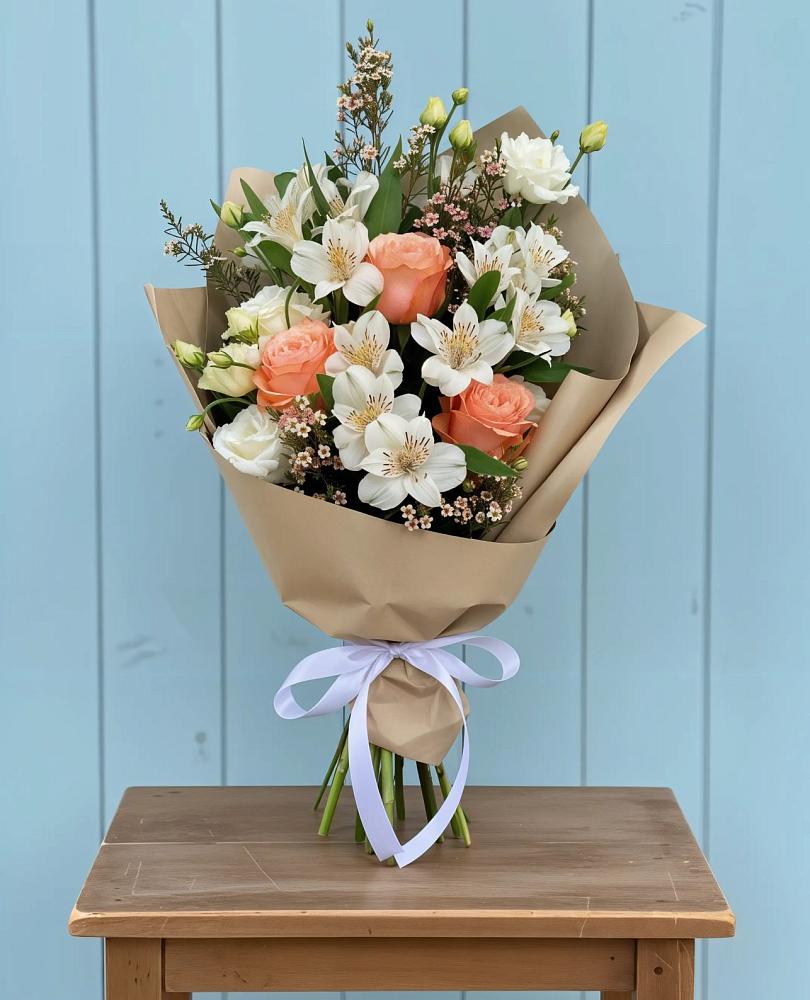 Букет цветов из: Альстромерии, Лизиантусы, Розы и Хризантемы в Кротовка